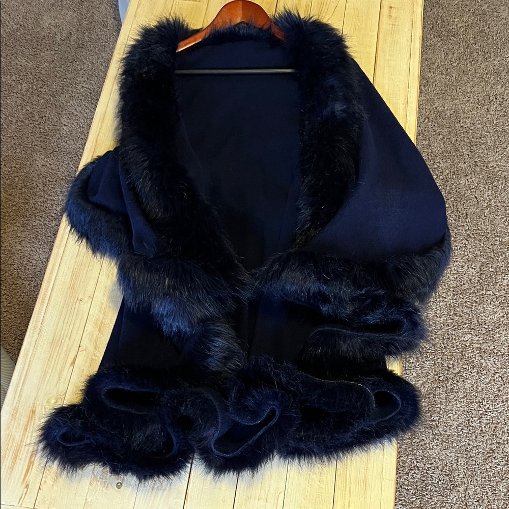 Chic Blue Faux Fur Trim Cape - Picture 2 of 4